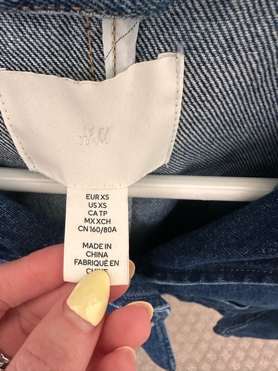 H&M Dark Blue Cropped Denim Jacket with Patch Pockets - Picture 3 of 3